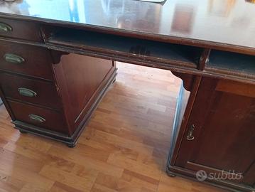 Scrivania in legno