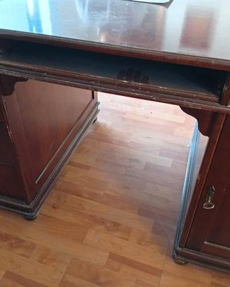 Scrivania in legno