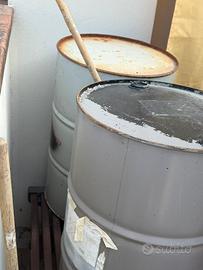 Bidone ferro 200 litri € al pz