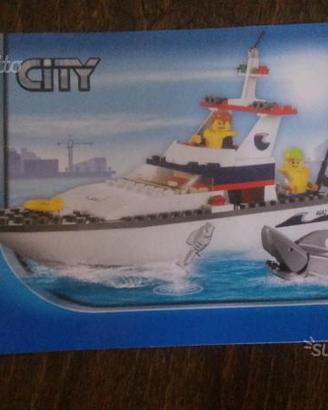 LEGO CITY 4642 Barca da pesca con squalo