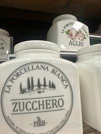 Barattoli vari la porcellana bianca