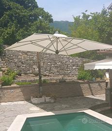 Ombrellone cantilever beige grande marca Scolaro