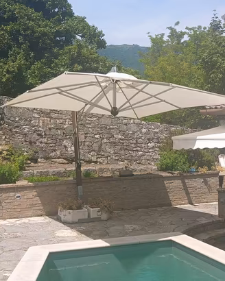 Ombrellone cantilever beige grande marca Scolaro