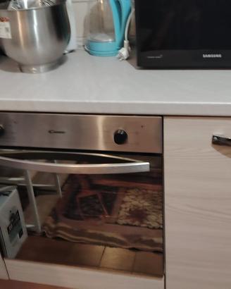 Cucina con forno e fuochi candy