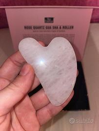 Gua sha e rullo viso in quarzo rosa
