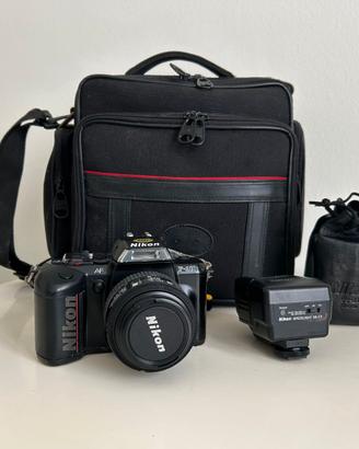 Fotocamera vintage Nikon F-401s + accessori