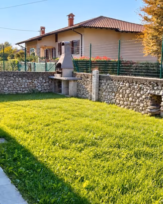 VILLETTA INDIPENDENTE GIARDINO E BOX e posto auto