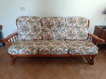 Divano 3 posti in legno a Licenza (RM) solo ritiro