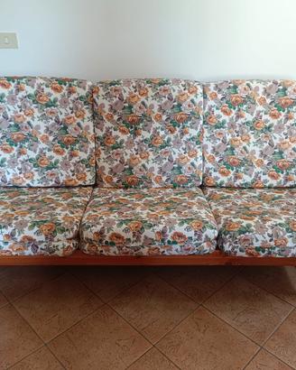 Divano 3 posti in legno a Licenza (RM) solo ritiro