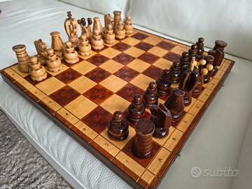  Scacchiera artigianale in legno pirografata 