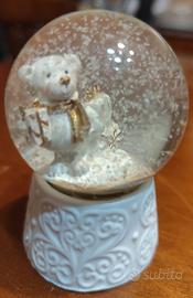 Palla di vetro con neve decoro natalizio 