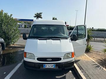 Ford Transit 9 posti