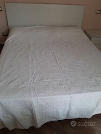 Copriletto matrimoniale di piquet con pizzo. Nuovo