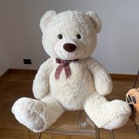 Orso di peluche grandissimo