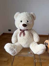 Orso di peluche grandissimo