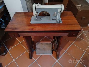 Macchina da ricamo Necchi a pedale