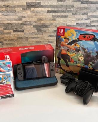 Nintendo Switch grigia + 9 giochi e memoria estesa
