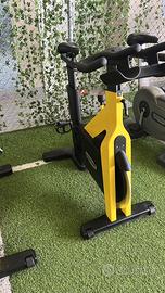 ATTREZZATURE PALESTRA E ARREDAMENTO VARIO