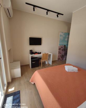 Camera con Bagno Privato e Ampio Terrazzo 