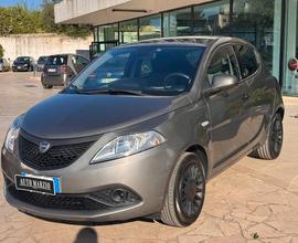 Lancia Ypsilon 1.0 firefly hybrid Silver s&s 70cv