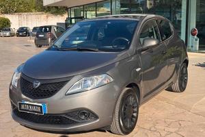 Lancia Ypsilon 1.0 firefly hybrid Silver s&s 70cv