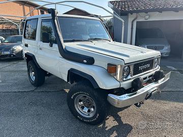 Land Cruiser BJ70 preparata