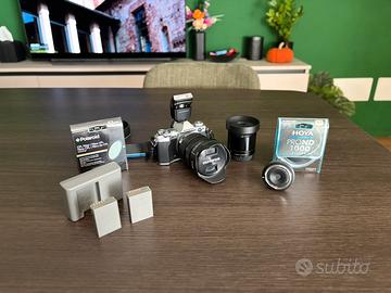 Olympus OM-D E-M5 II + 3 obiettivi e accessori