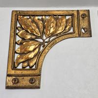 Antichi fregi liberty con foglie metallo dorato