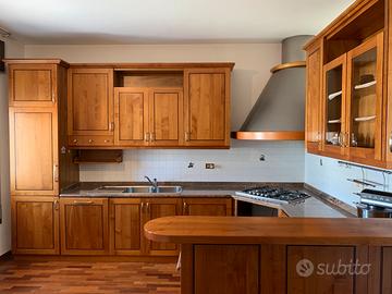 Cucina componibile legno massello open space