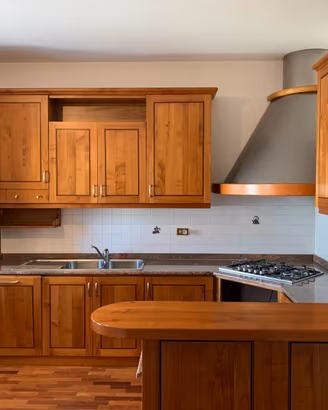 Cucina componibile legno massello open space