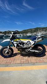 Husqvarna 701 supermoto