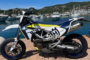 Husqvarna 701 supermoto