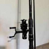 Canna da pesca con mulinello carpfishing