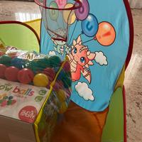 Piscinetta con palline colorate