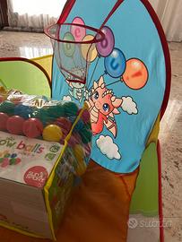 Piscinetta con palline colorate