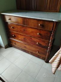 Comò in legno antico