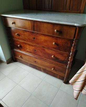 Comò in legno antico