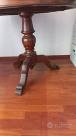 Tavolo antico in legno rotondo