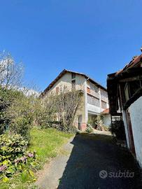 Villa di 200 m² con più di 5 locali a Biella