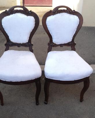 Coppia di poltroncine depoca in noce