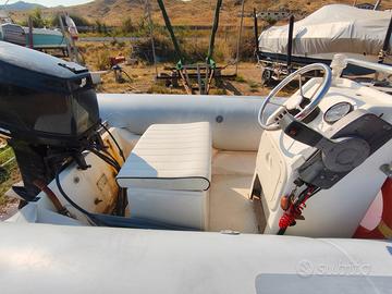 Divertentissimo Gommone 4,5 metri motore 40 cv 2t