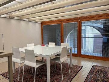 AMPIO E SIGNORILE UFFICIO