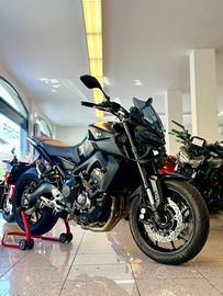YAMAHA MT-09 TOTAL BLACK SCARICO FINANZIABILE