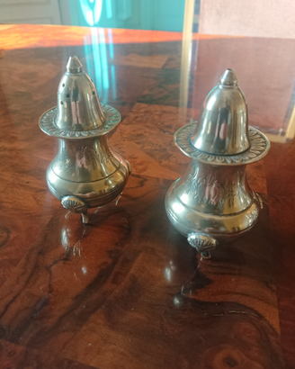 Saliera, salino d'antiquariato in ottone