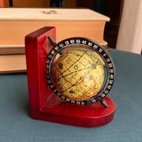 Ferma libri in legno, stile Mappamondo