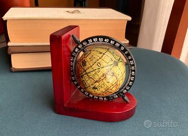 Ferma libri in legno, stile Mappamondo