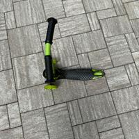 Monopattino a tre ruote