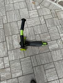 Monopattino a tre ruote