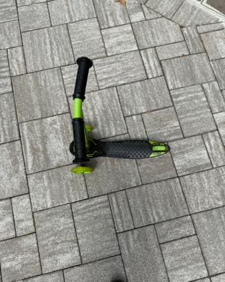 Monopattino a tre ruote