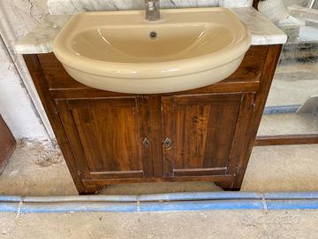 mobile bagno e specchio